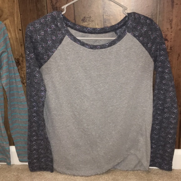 Tops - CASUAL FLORAL grey and blue long sleeve t shirt!